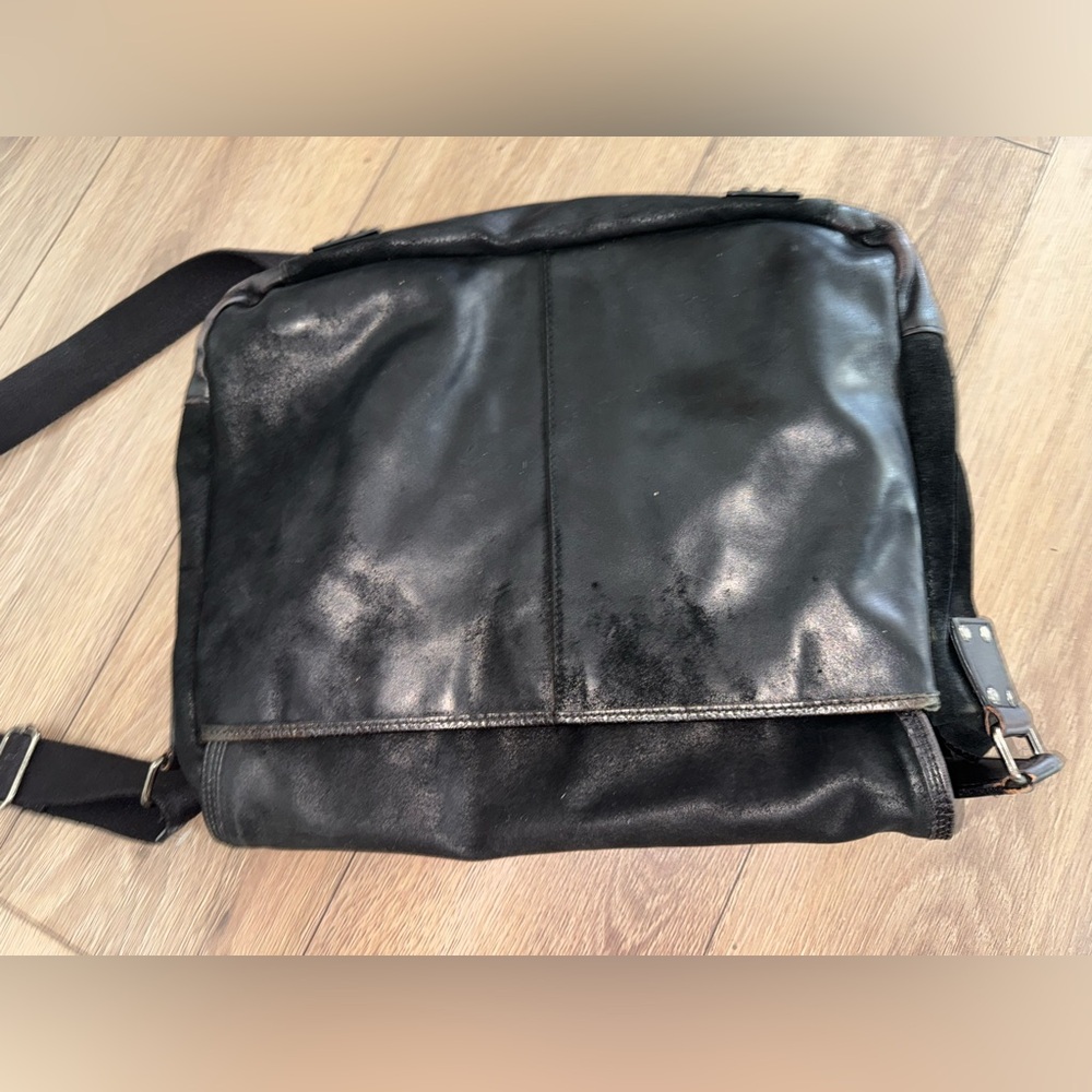 Danier black Leather Messenger Bag - Picture 5 of 9